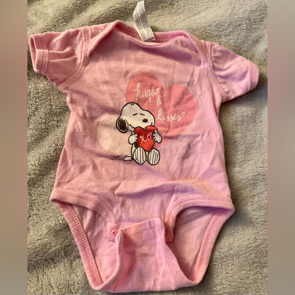 Newborn snoopy oneies